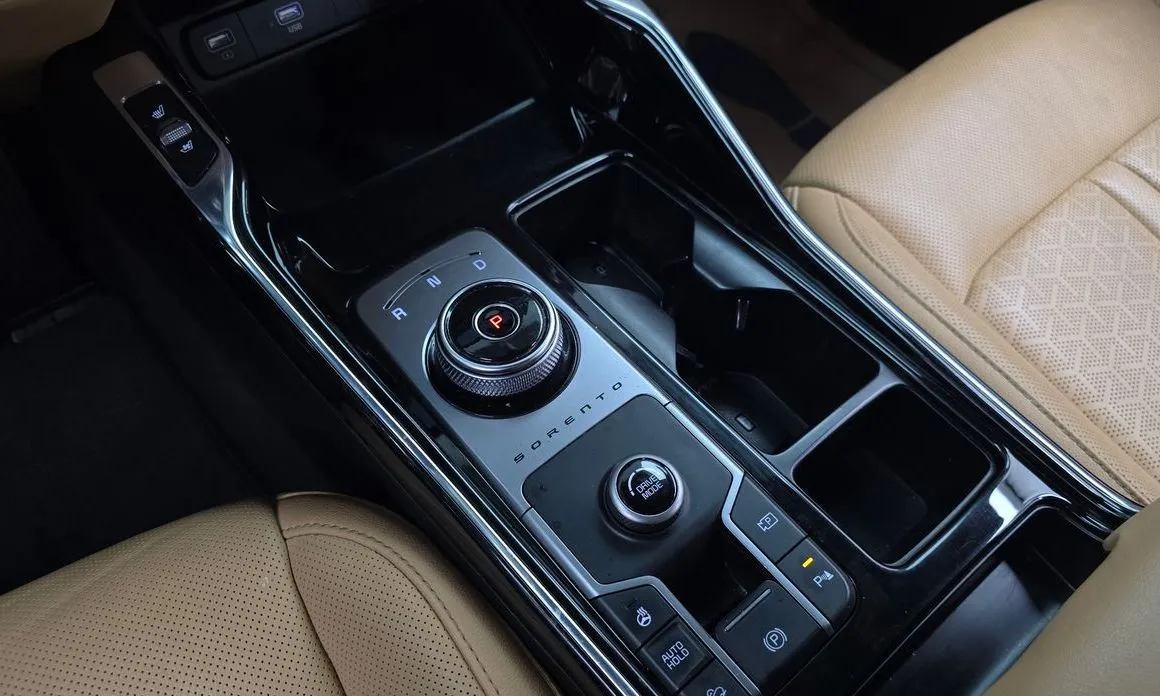 Kia Sorento — фото 7