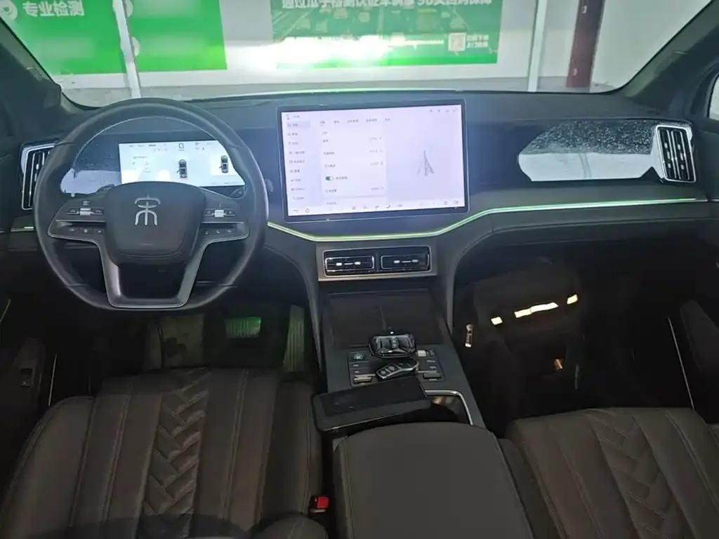 BYD L DM-i — фото 10