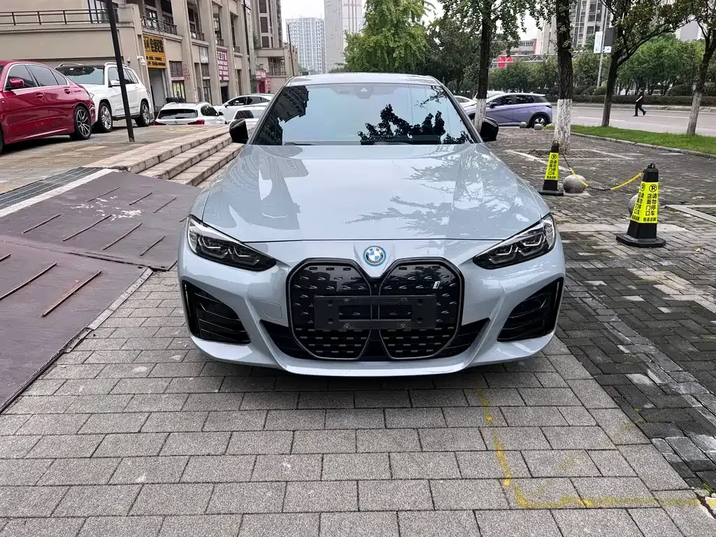 BMW i4 — фото 4