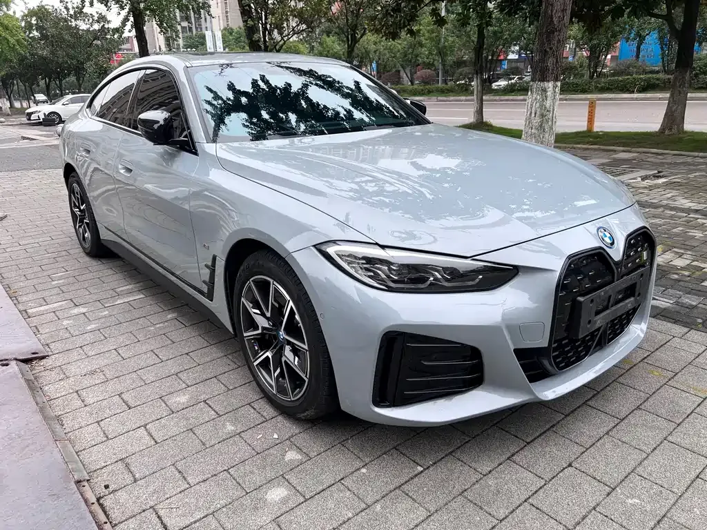 BMW i4 — фото 8