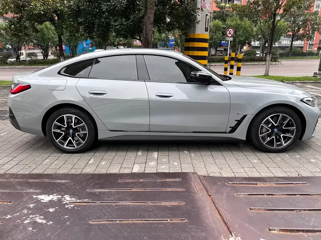 BMW i4 — фото 9