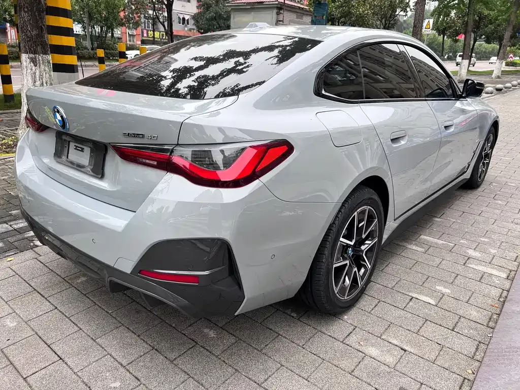 BMW i4 — фото 10