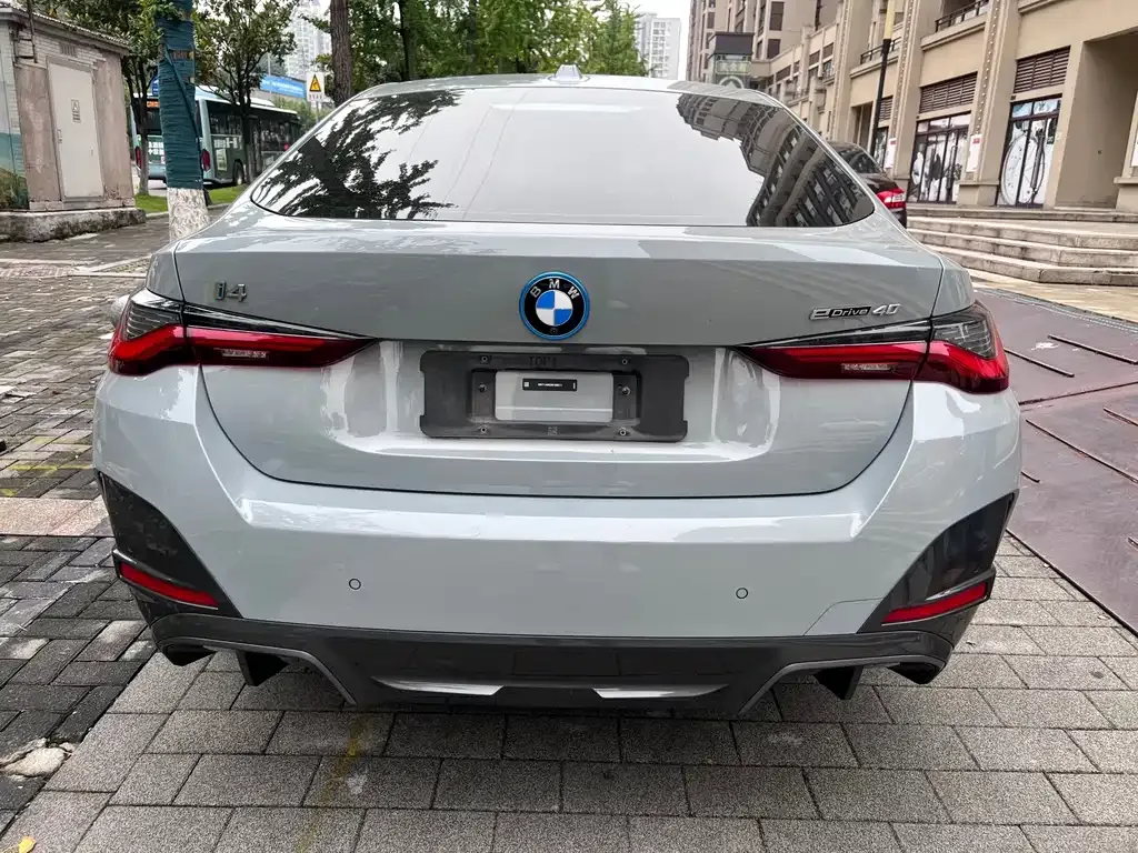 BMW i4 — фото 5