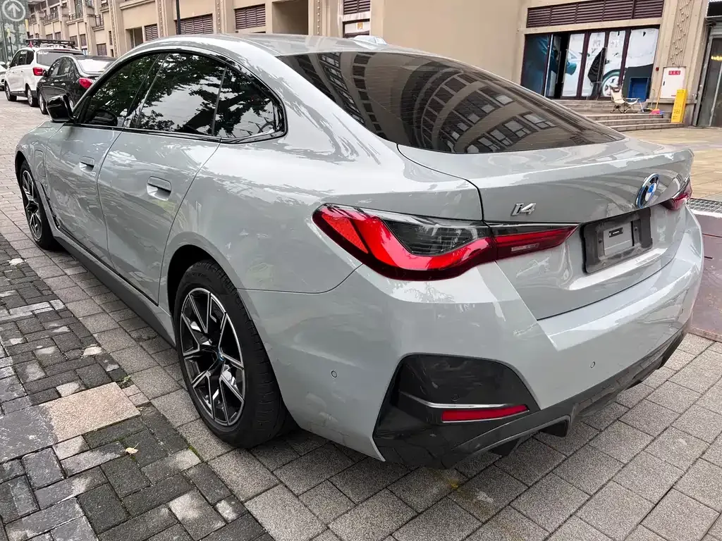 BMW i4 — фото 7