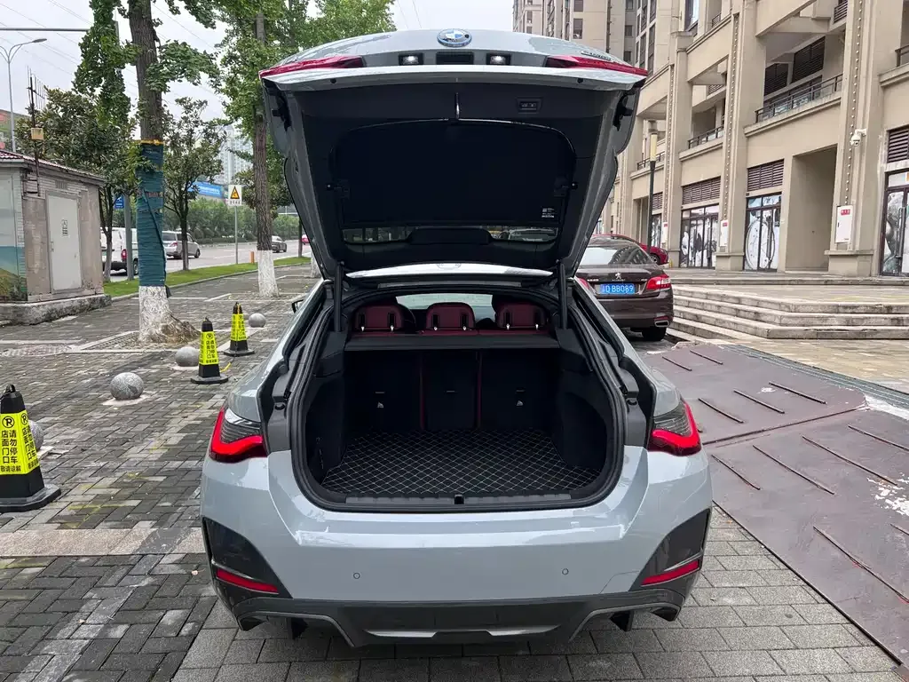 BMW i4 — фото 6