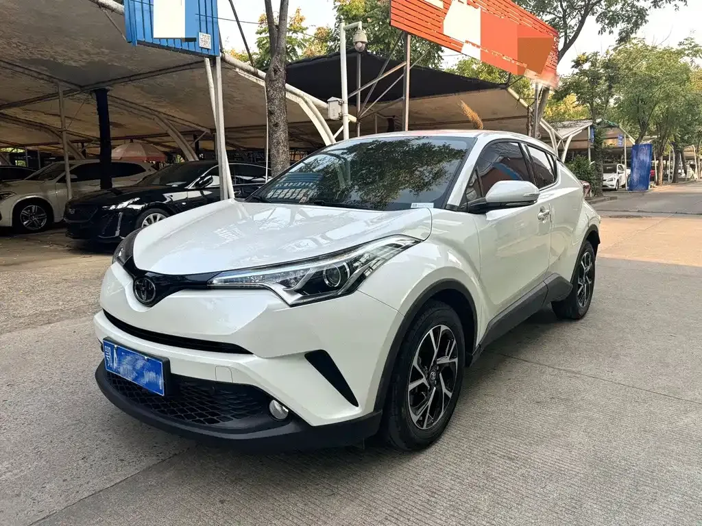 Toyota C-HR — фото 1