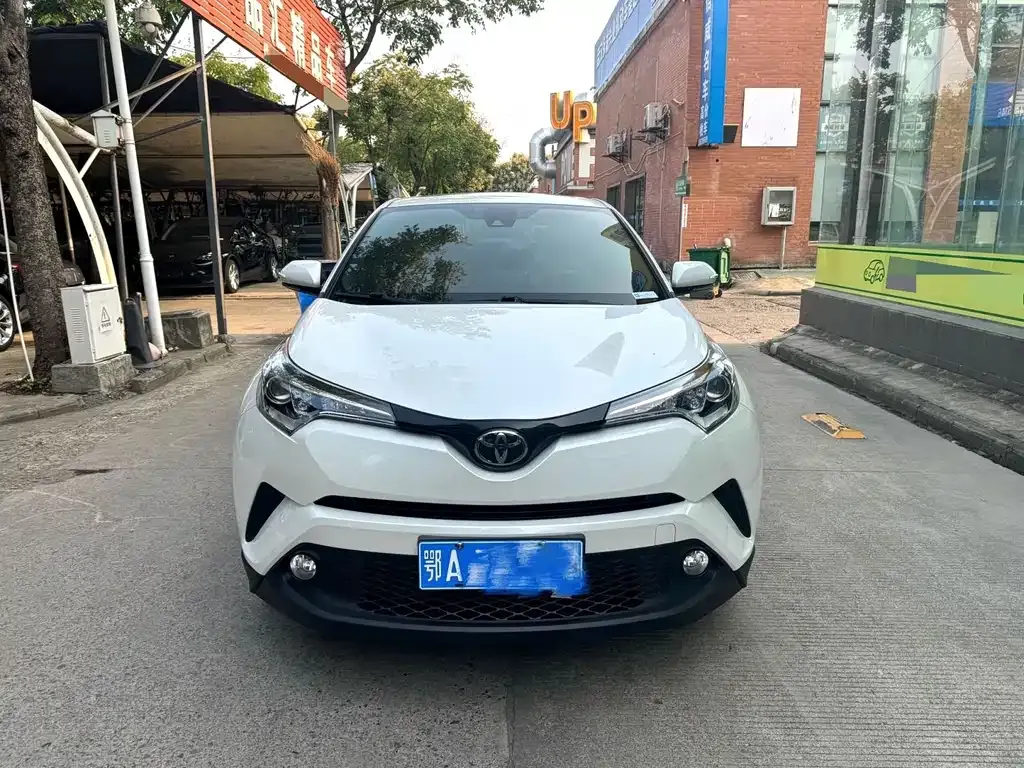 Toyota C-HR — фото 8