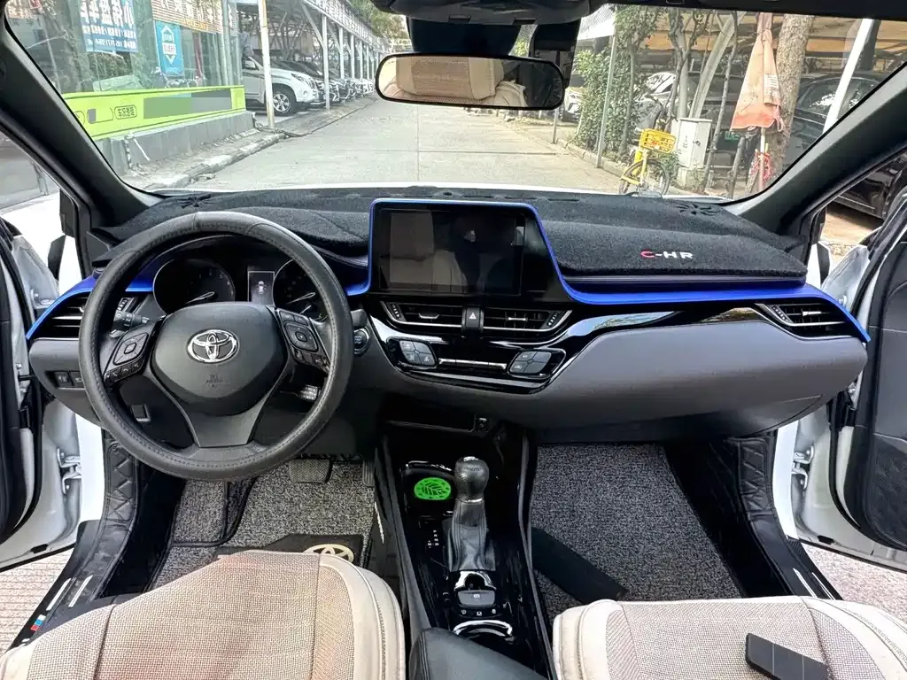Toyota C-HR — фото 7