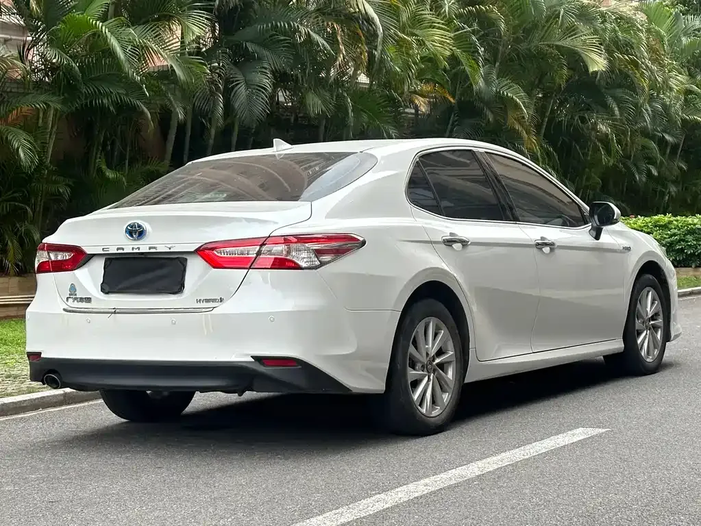 Toyota Camry — фото 5