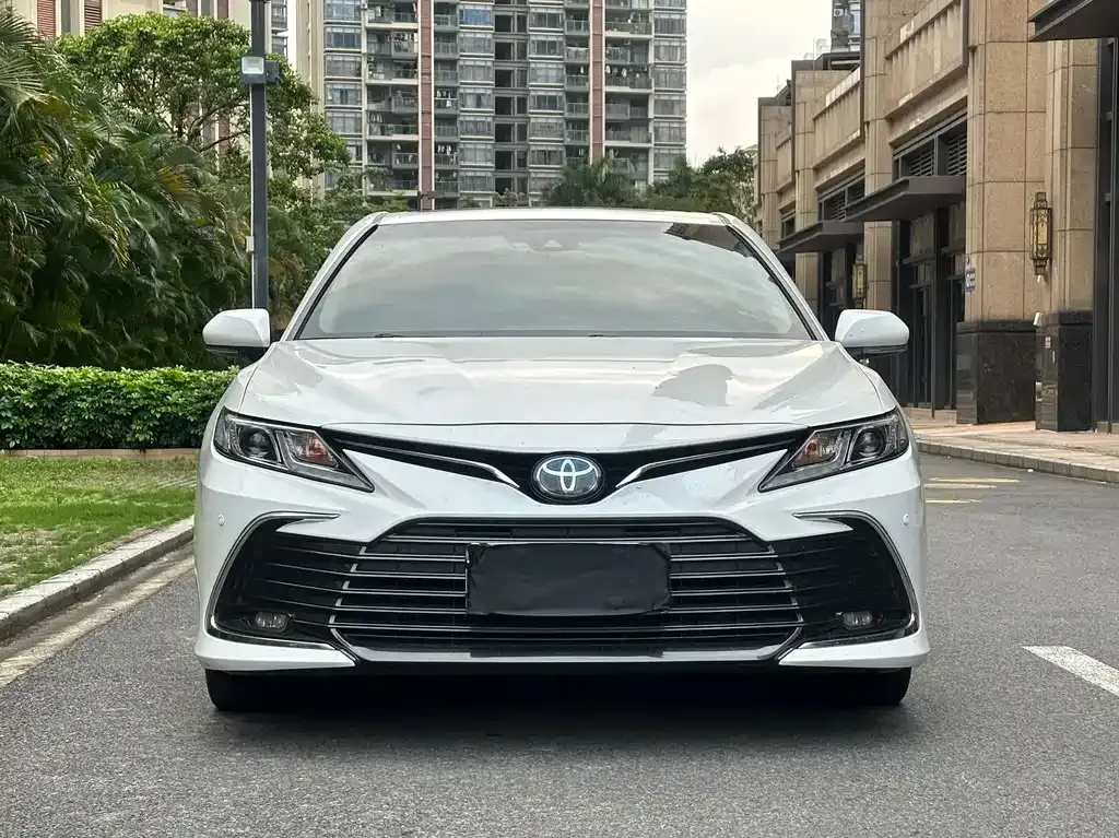 Toyota Camry — фото 6