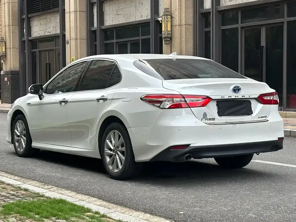 Toyota Camry — фото 4