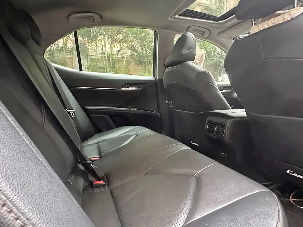 Toyota Camry — фото 9