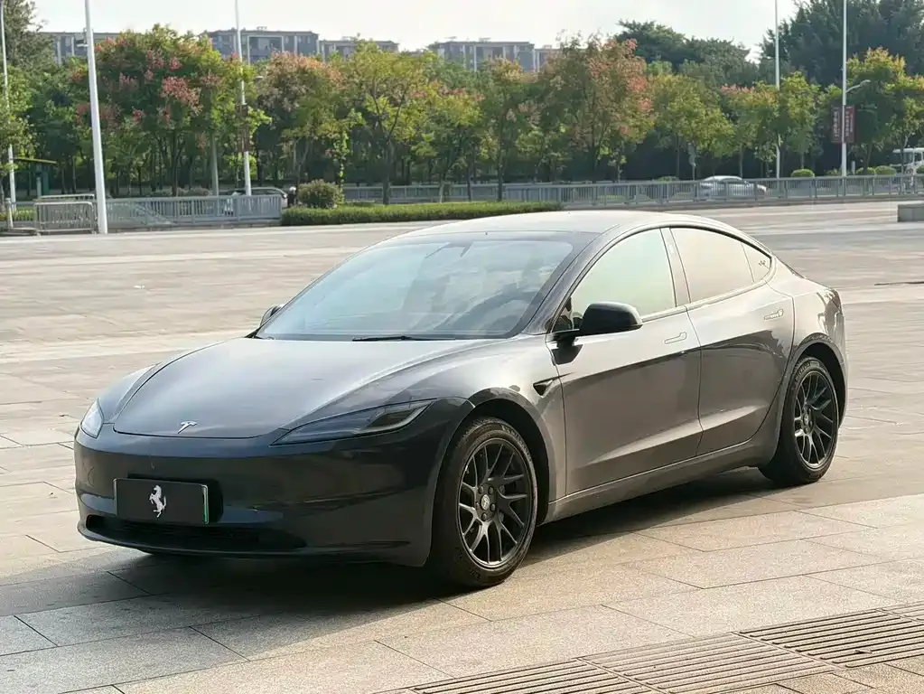 Tesla Model 3 — фото 1