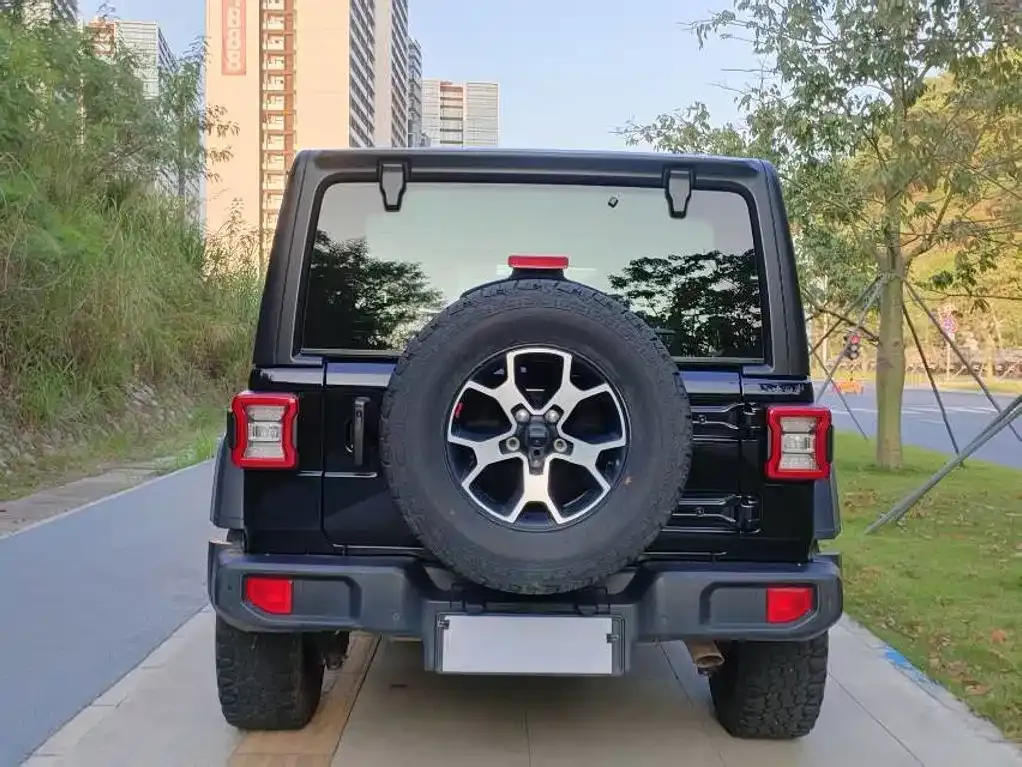 Jeep Wrangler — фото 9