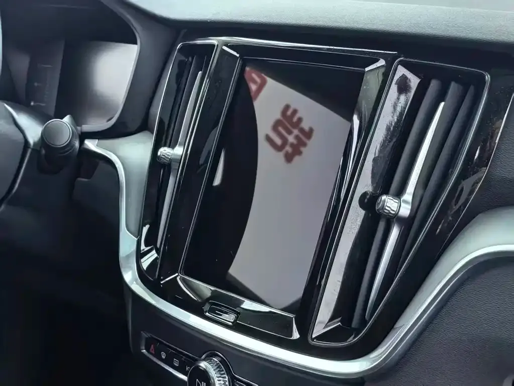 Volvo S60 — фото 10
