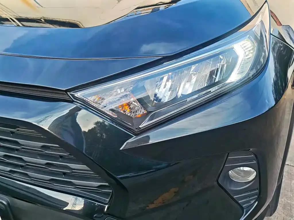 Toyota RAV4 — фото 9