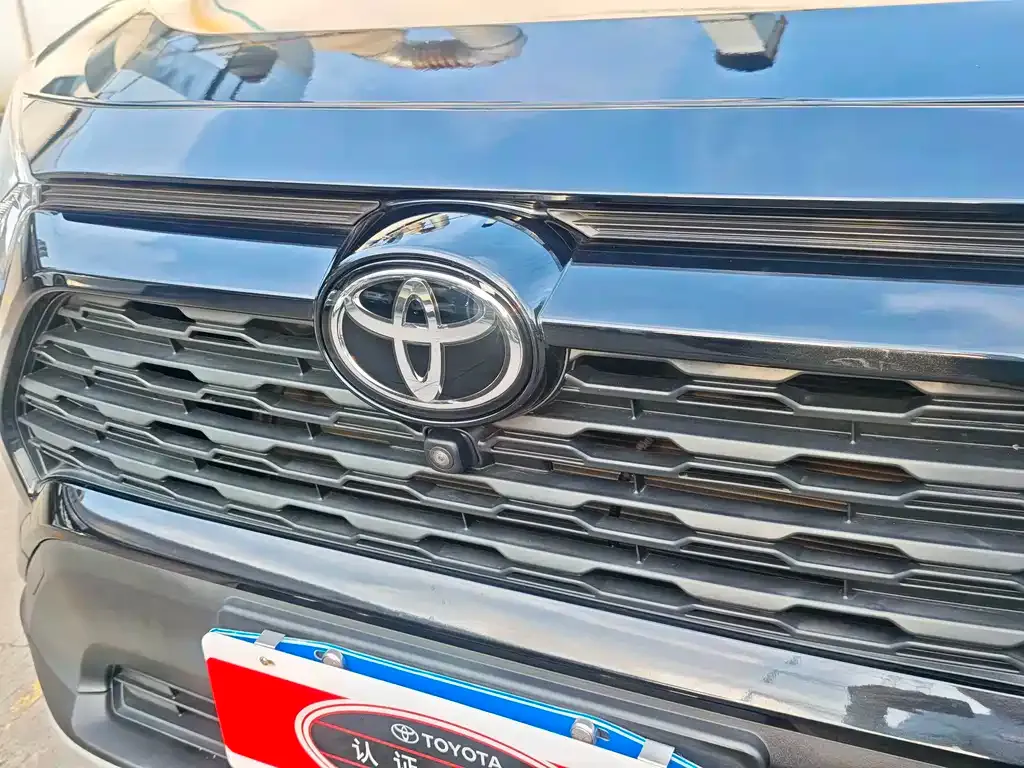 Toyota RAV4 — фото 7