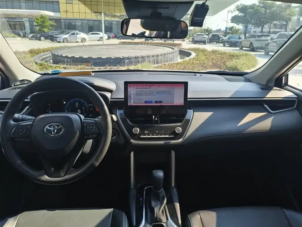 Toyota Corolla Cross — фото 8