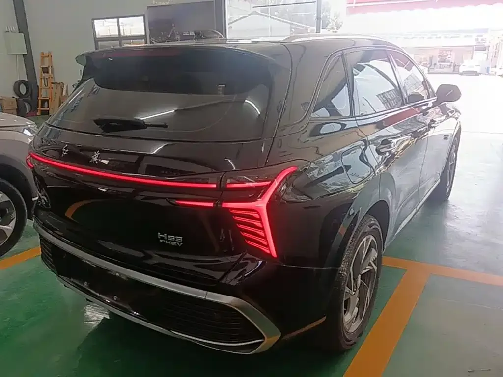Hongqi HS3 PHEV — фото 4