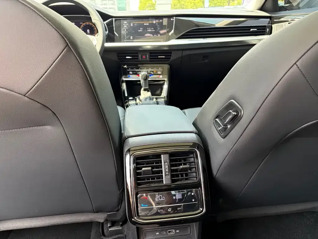 Volkswagen Passat — фото 2