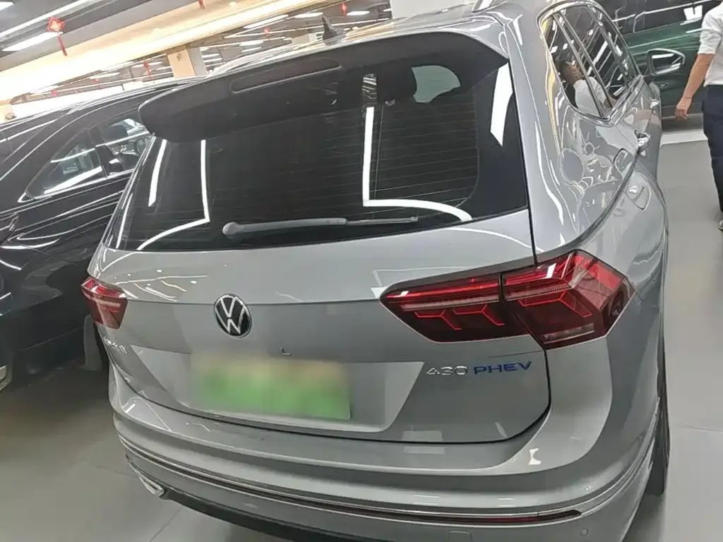 Volkswagen Tiguan L PHEV — фото 5