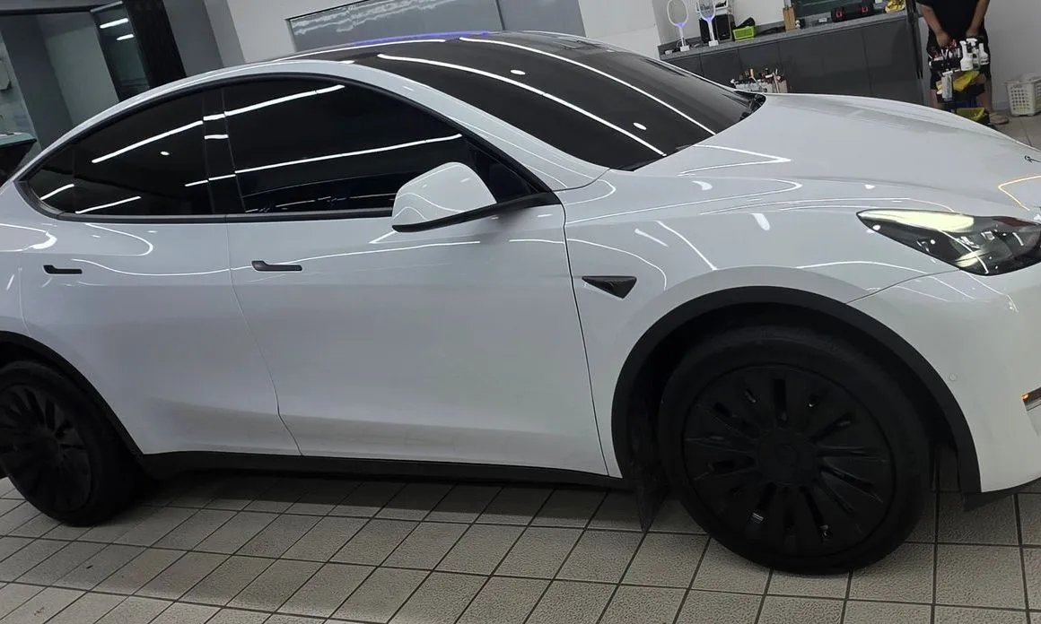 Tesla Model Y — фото 1