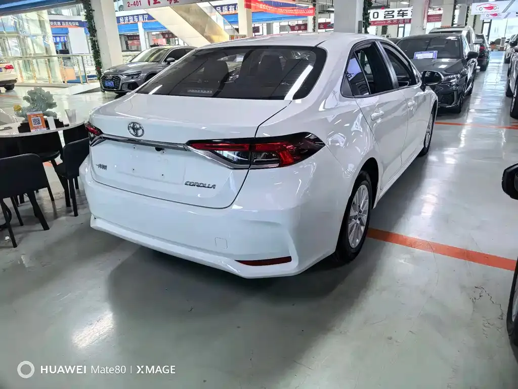 Toyota Corolla — фото 5