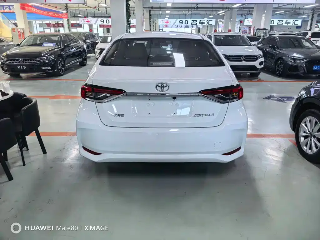 Toyota Corolla — фото 9