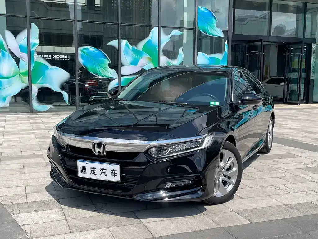 Honda Accord — фото 1