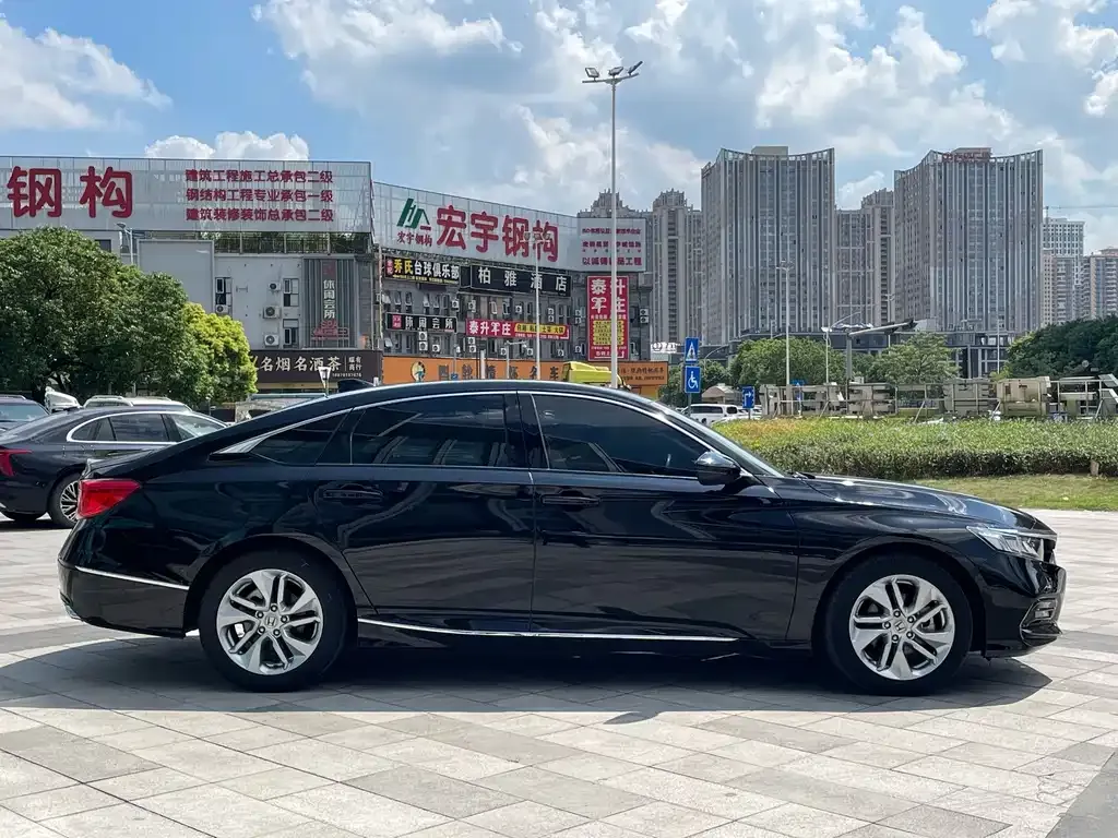 Honda Accord — фото 10