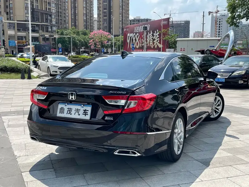 Honda Accord — фото 7