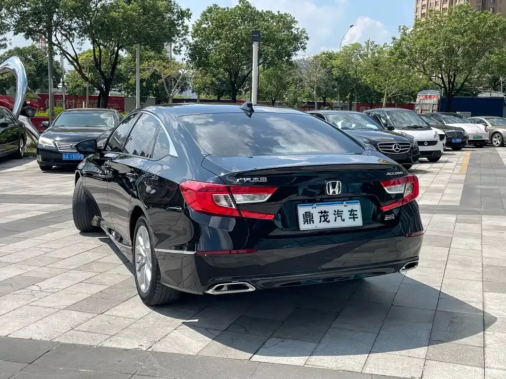 Honda Accord — фото 8