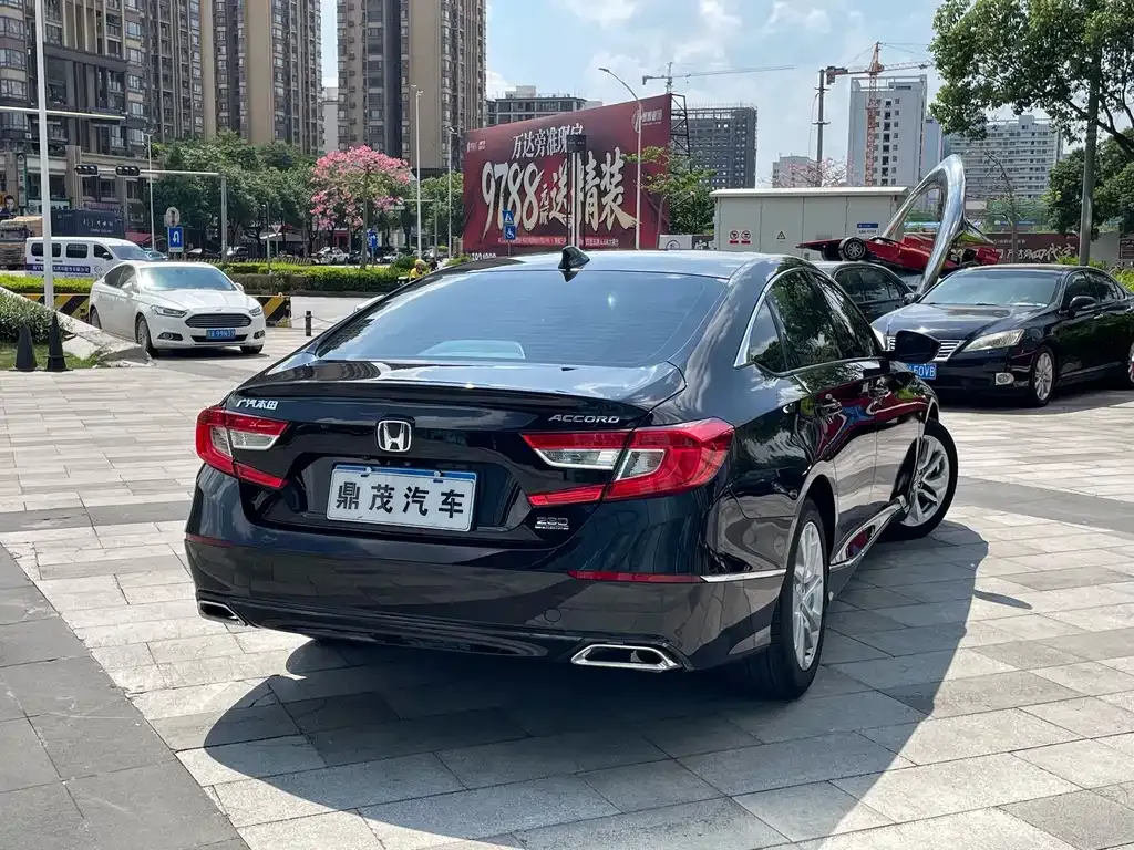 Honda Accord — фото 9