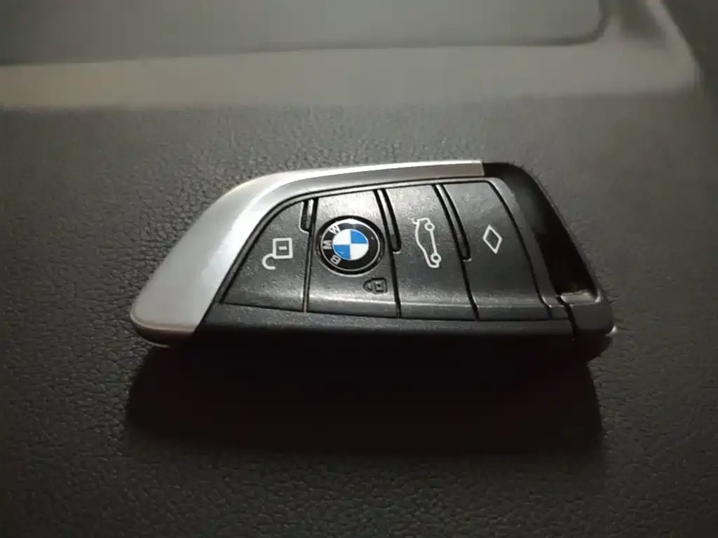 BMW iX3 — фото 3