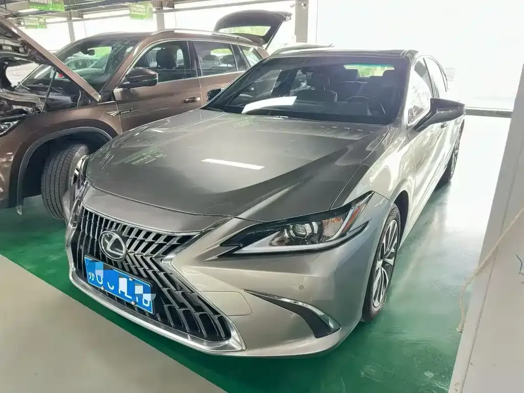 Lexus ES — фото 1