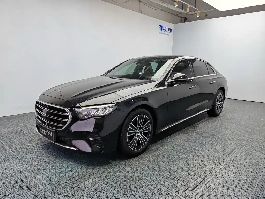 Mercedes-Benz E-Class — фото 1