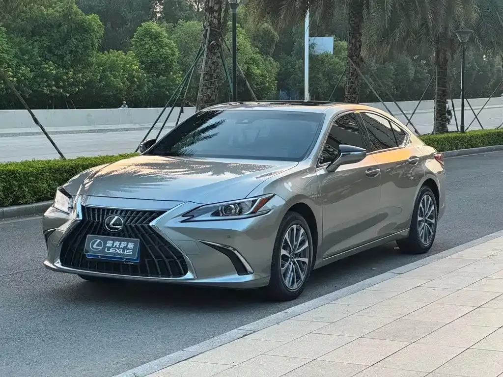 Lexus ES — фото 1