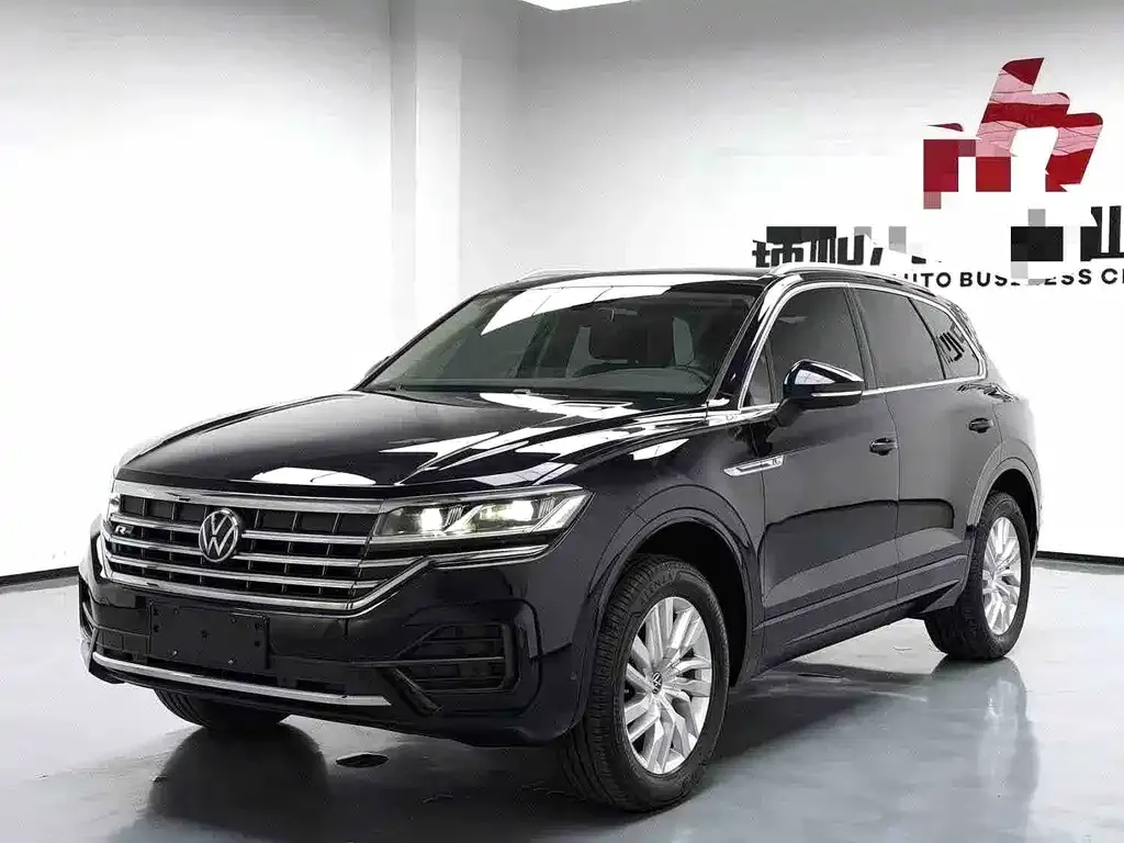 Volkswagen Touareg — фото 1