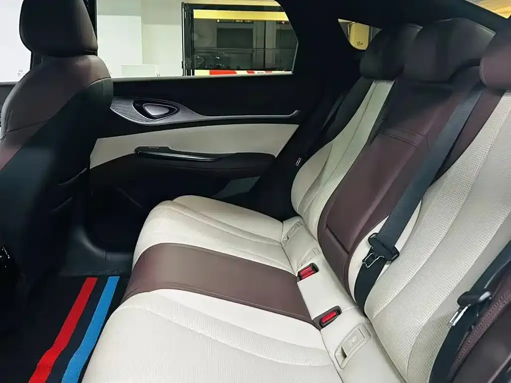 BYD Seal — фото 4