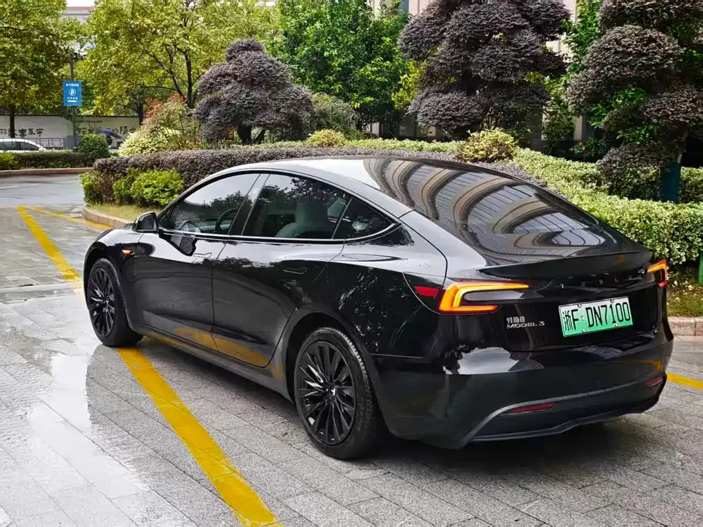 Tesla Model 3 — фото 10