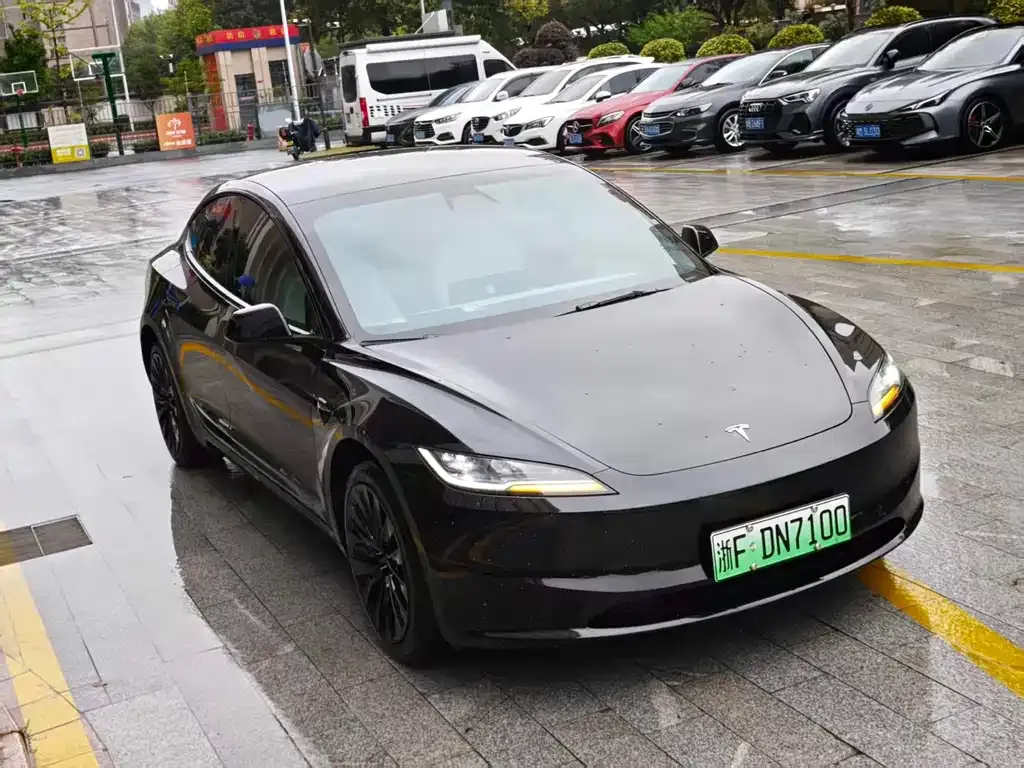 Tesla Model 3 — фото 9