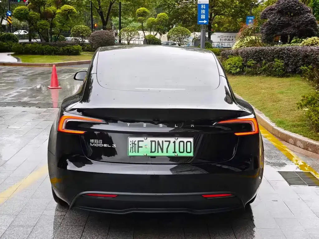 Tesla Model 3 — фото 4