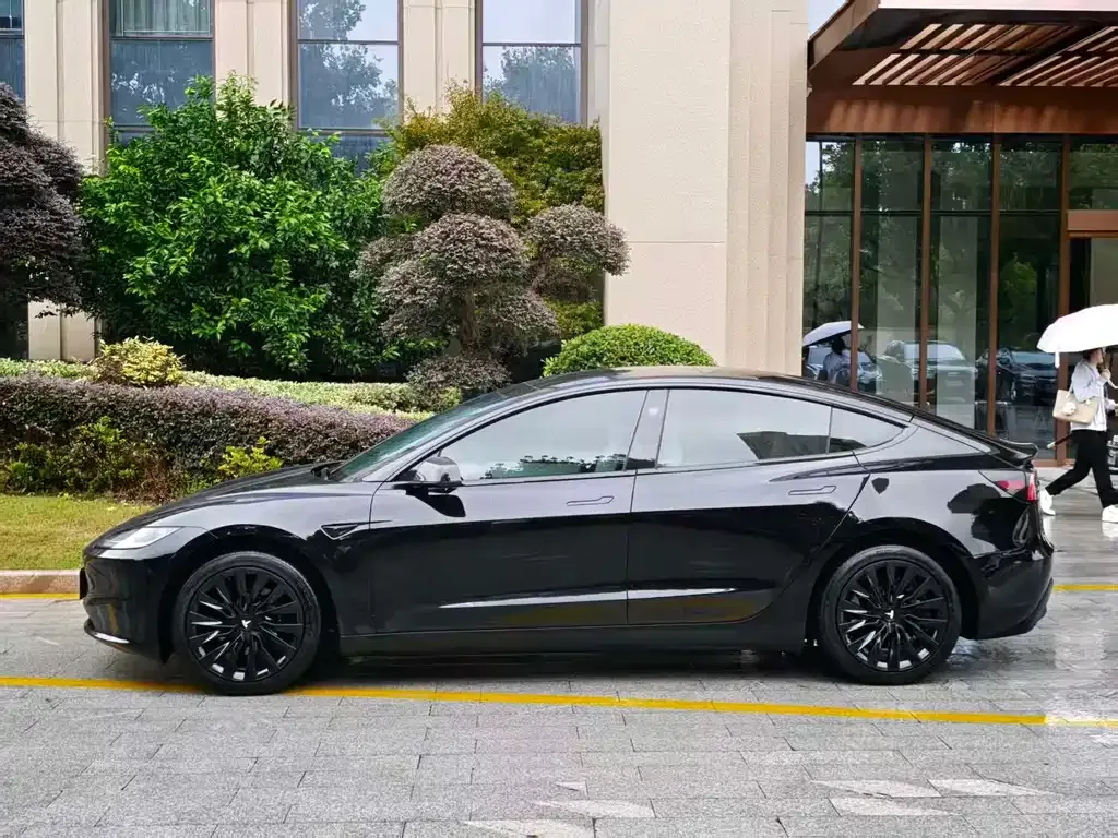 Tesla Model 3 — фото 8