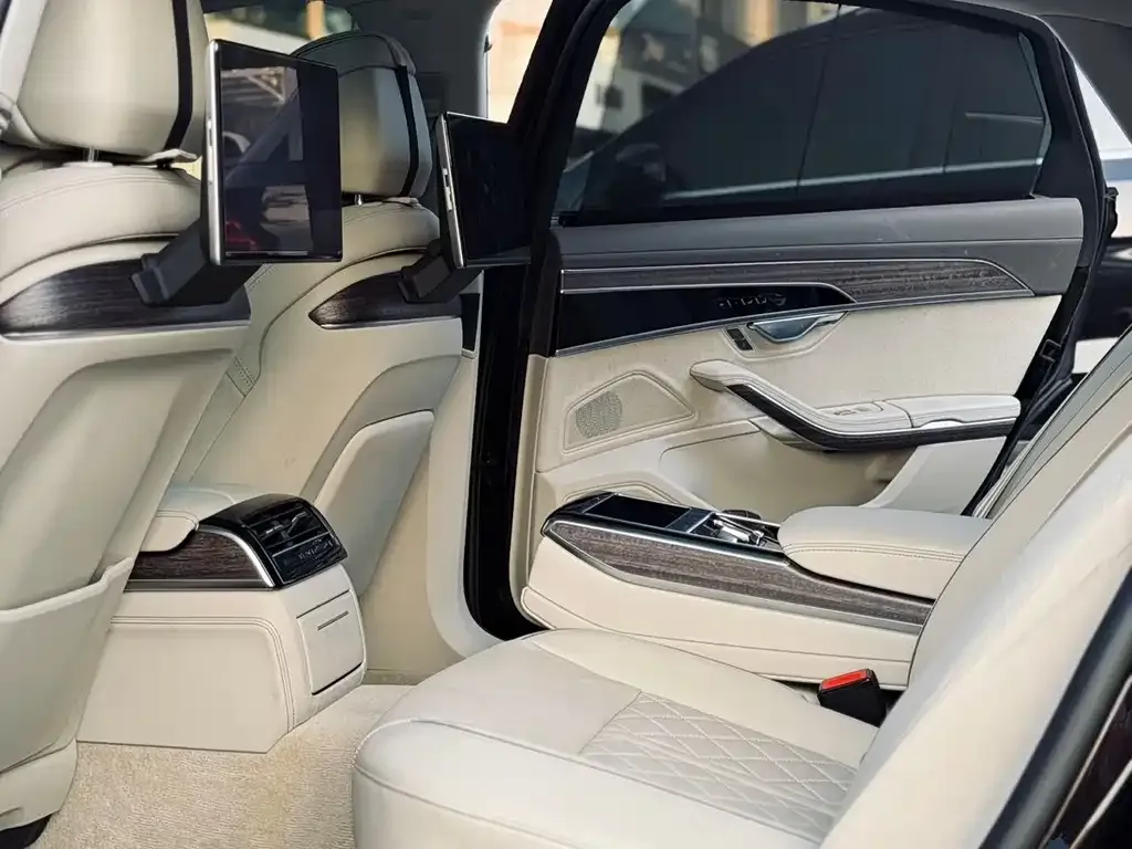 Audi A8 — фото 9