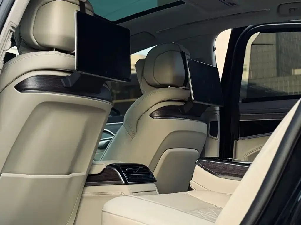 Audi A8 — фото 2