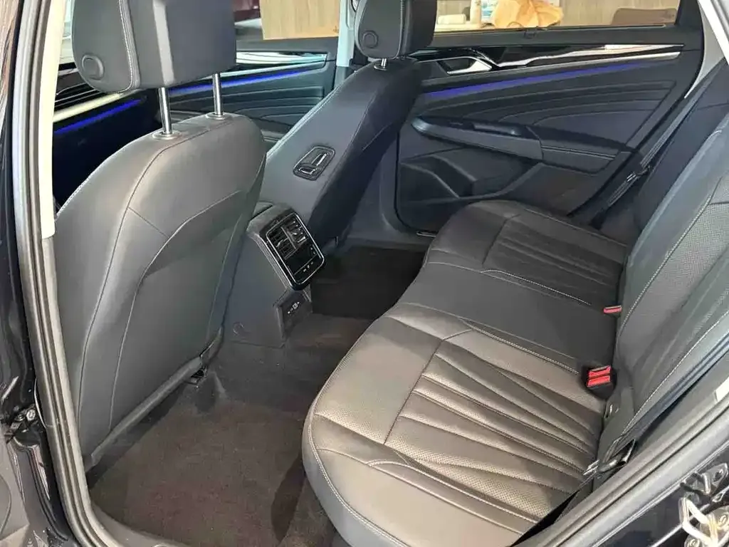 Volkswagen Passat — фото 7