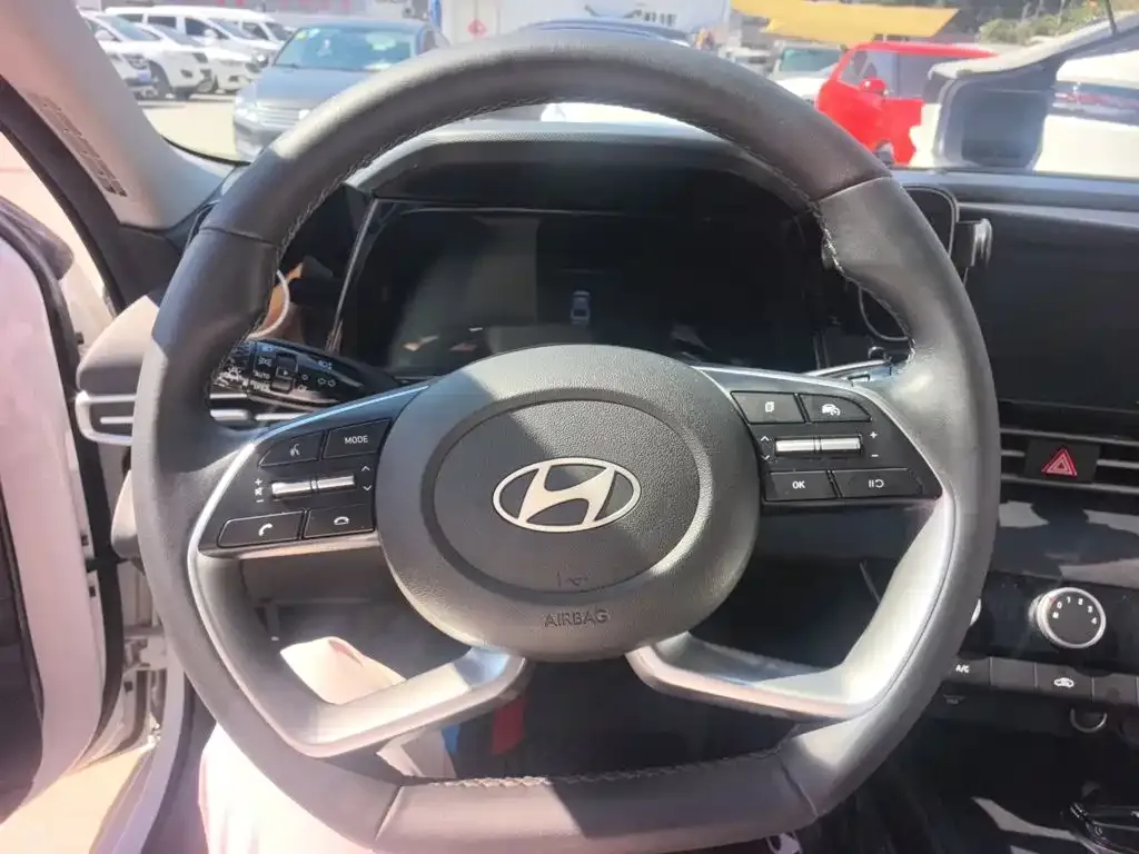 Hyundai Elantra — фото 7