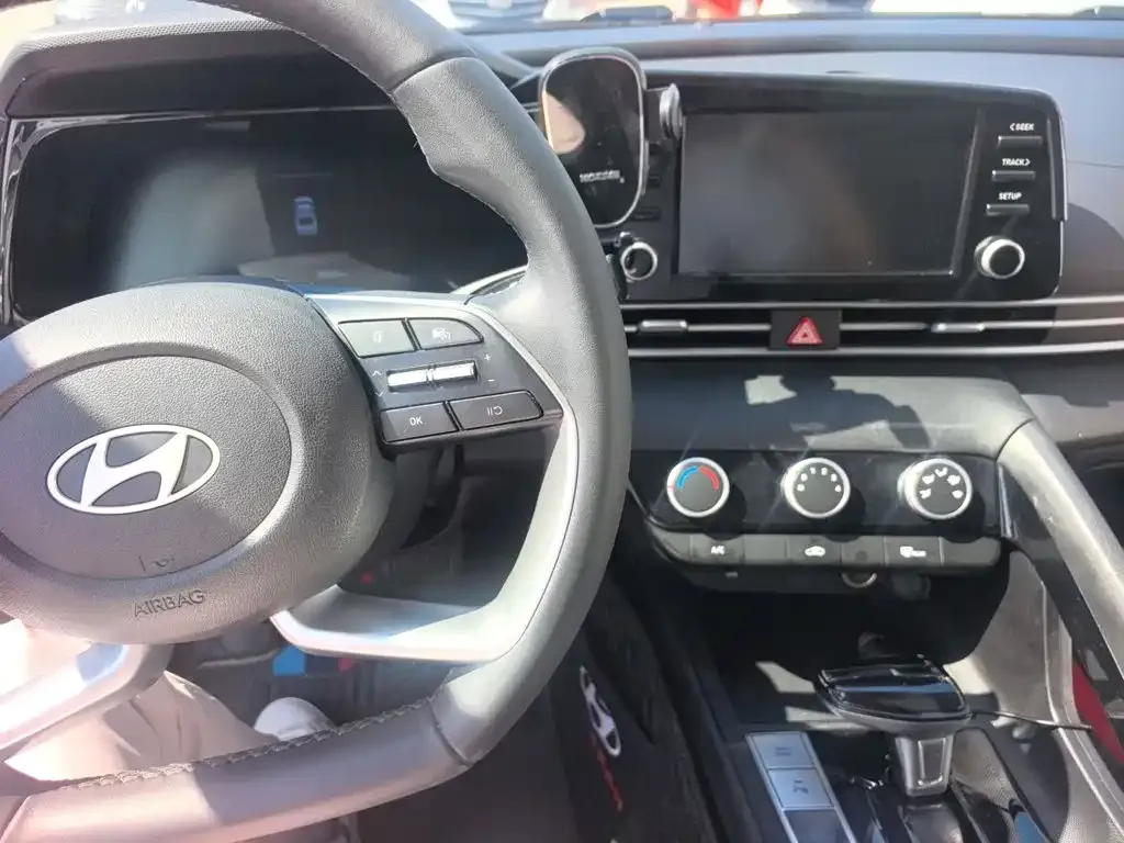 Hyundai Elantra — фото 9