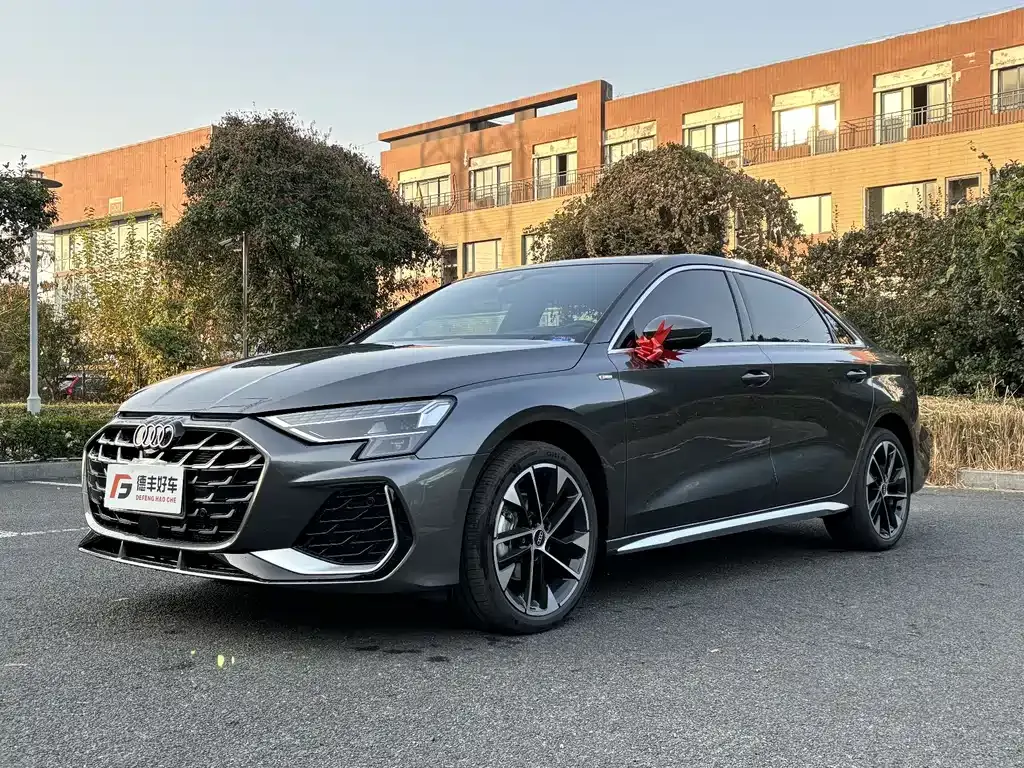 Audi A3 — фото 1