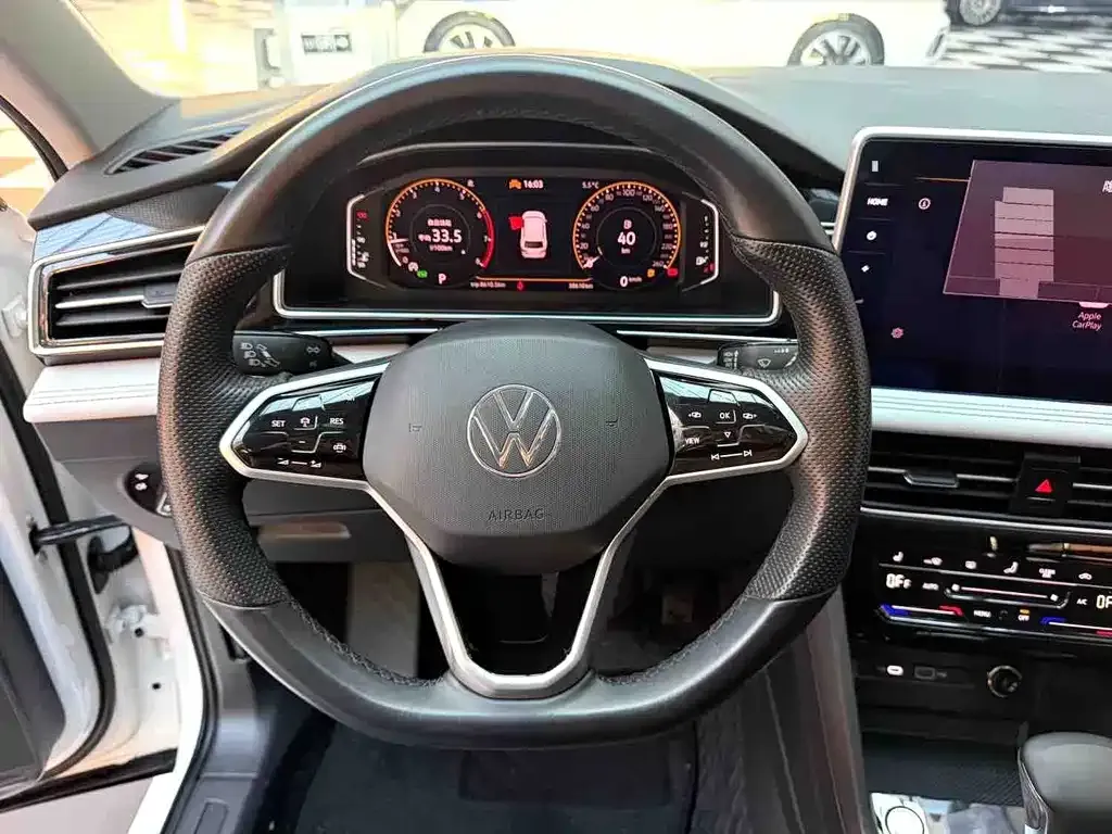 Volkswagen Tiguan L — фото 10
